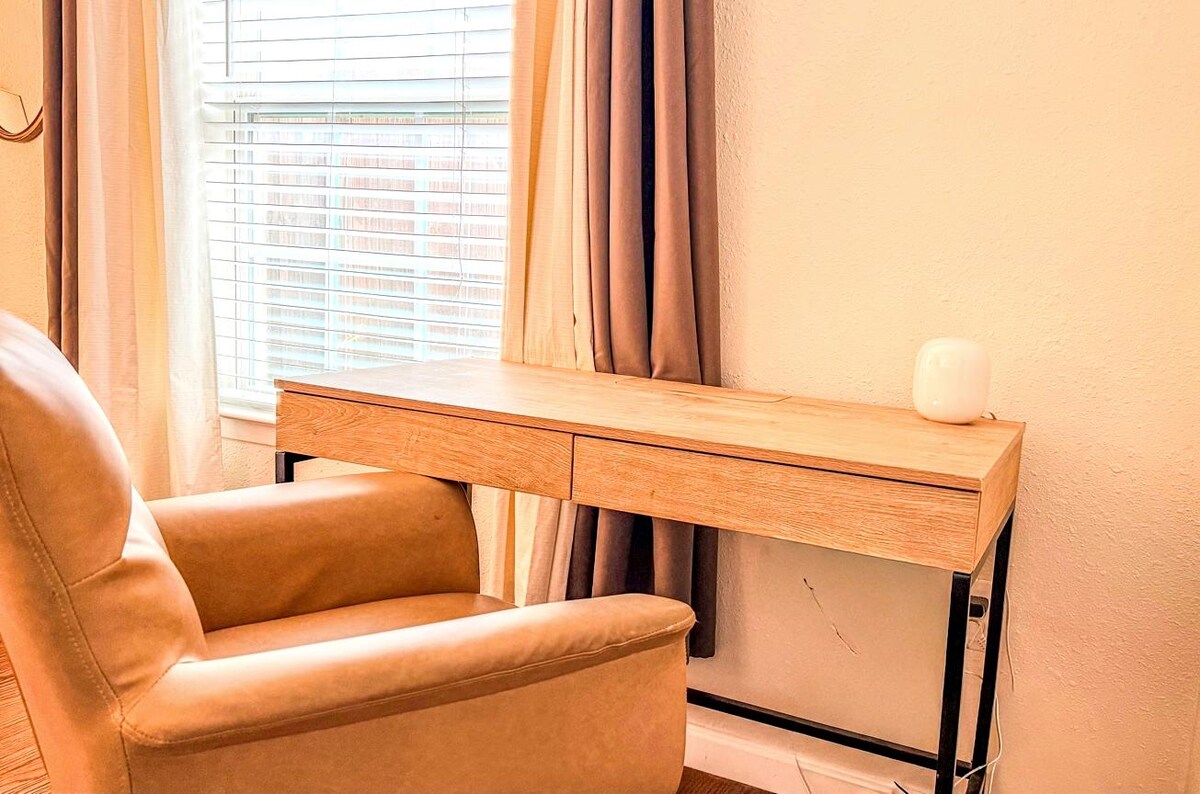 King, Heart of East Austin, Walkable, Home Office