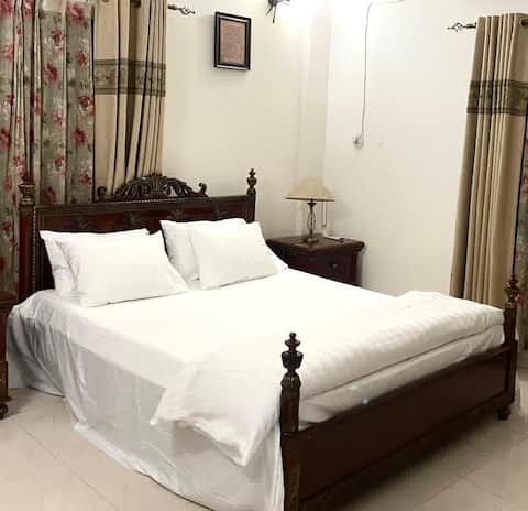 Trips Trilogy : Gulshan Apartment