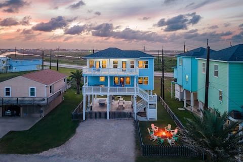 Steps to Surfside Beach | Games, Views & Pets