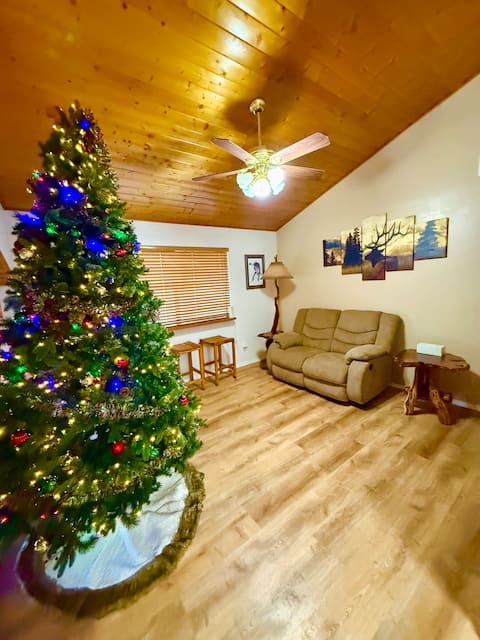 Top Airbnb: Royal Pine with mountain & valley views in Arizona