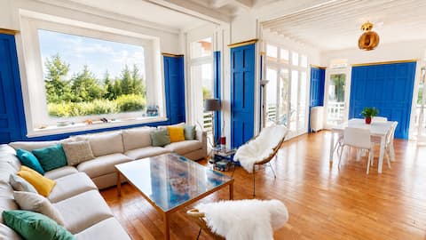 Remarkable House with Panoramic Views
