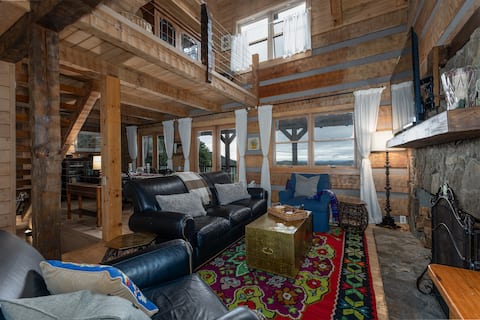 Popular Airbnb listing: Fabulous View - Stylish Cabin (3 bdrms) in Highlands / Franklin