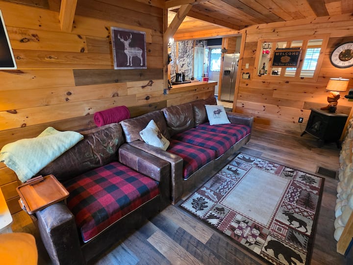 Camp Mama Mia On South Shore - Old Forge, NY