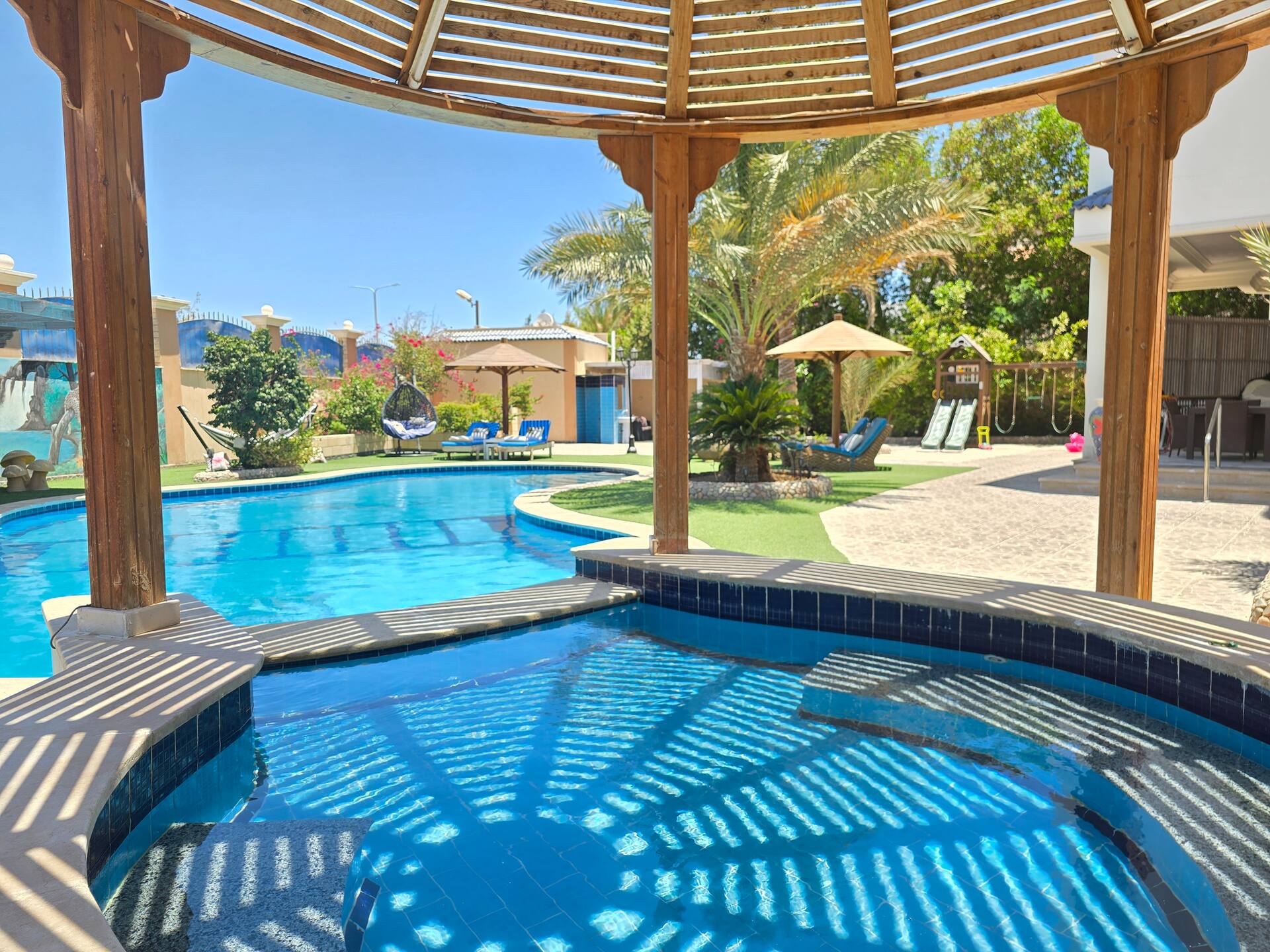 Royal Home Luxury Villa private pool & jacuzzi — Foto 4