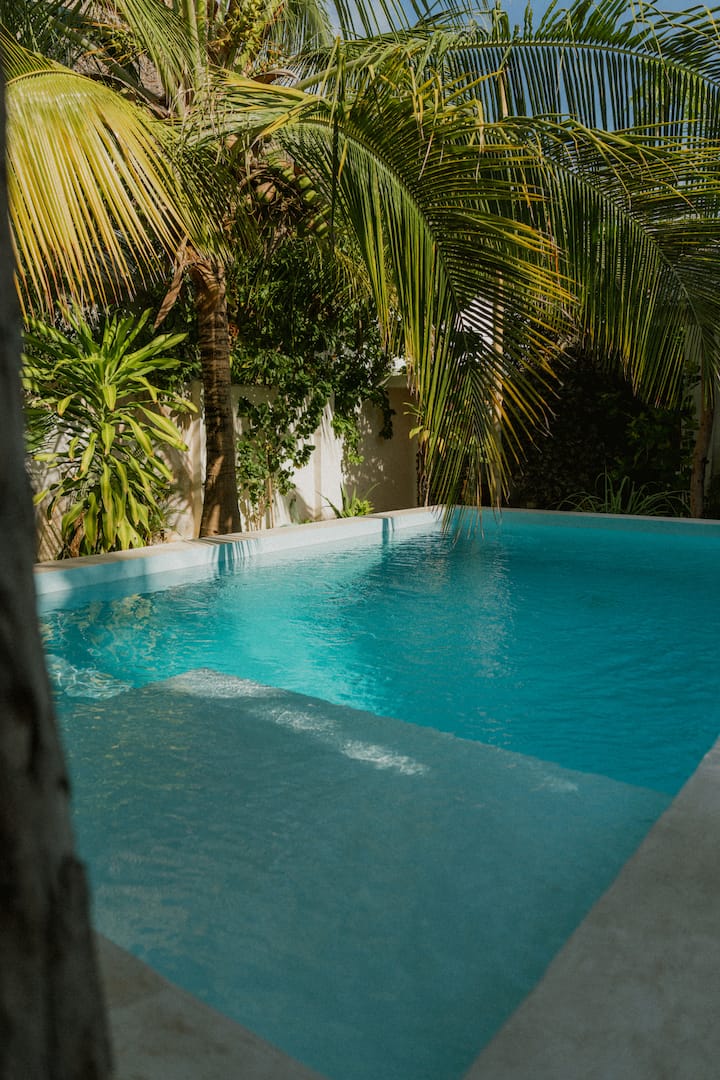 Pool am Nachmittag in der YapYap Villa, Paje, Zanzibar