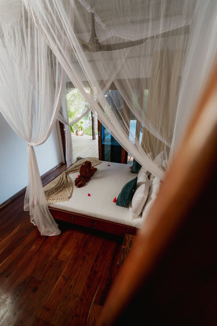 Himmelbett im Detail in der YapYap Villa, Paje, Zanzibar