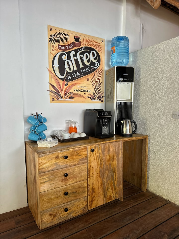 Kaffeestation in der YapYap Villa, Paje, Zanzibar