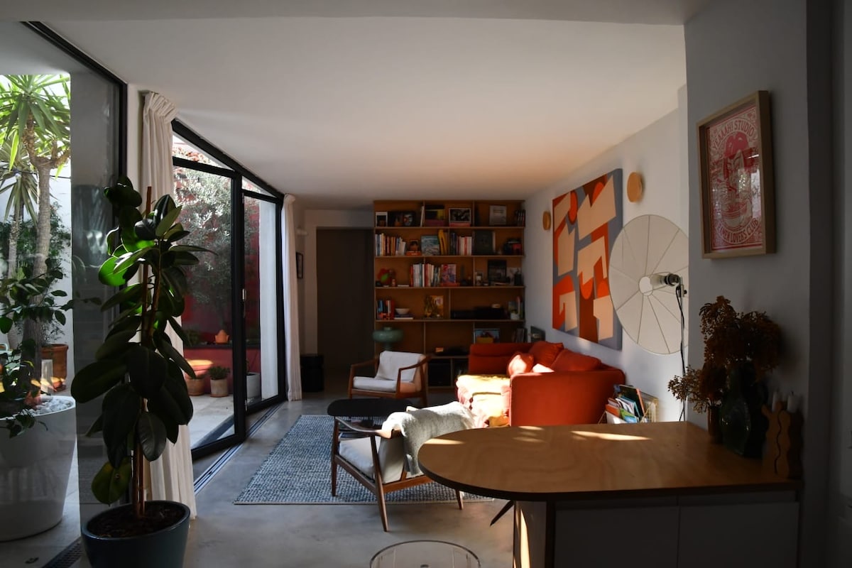 Successful Airbnb property: Architect-designed house with rooftop near the sea in Marseille 7e Arrondissement
