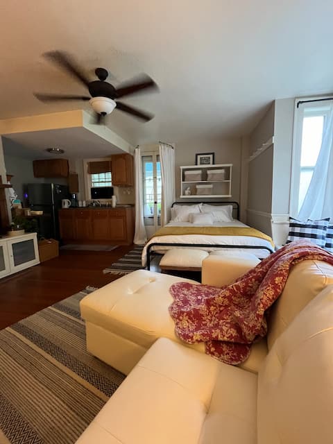 Successful Airbnb property: Updated studio rental in the center of Lenox in Lenox