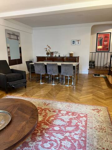 Spacious 3 BDRM-2 BATHS -Central Park 7 Beds gallery image 3