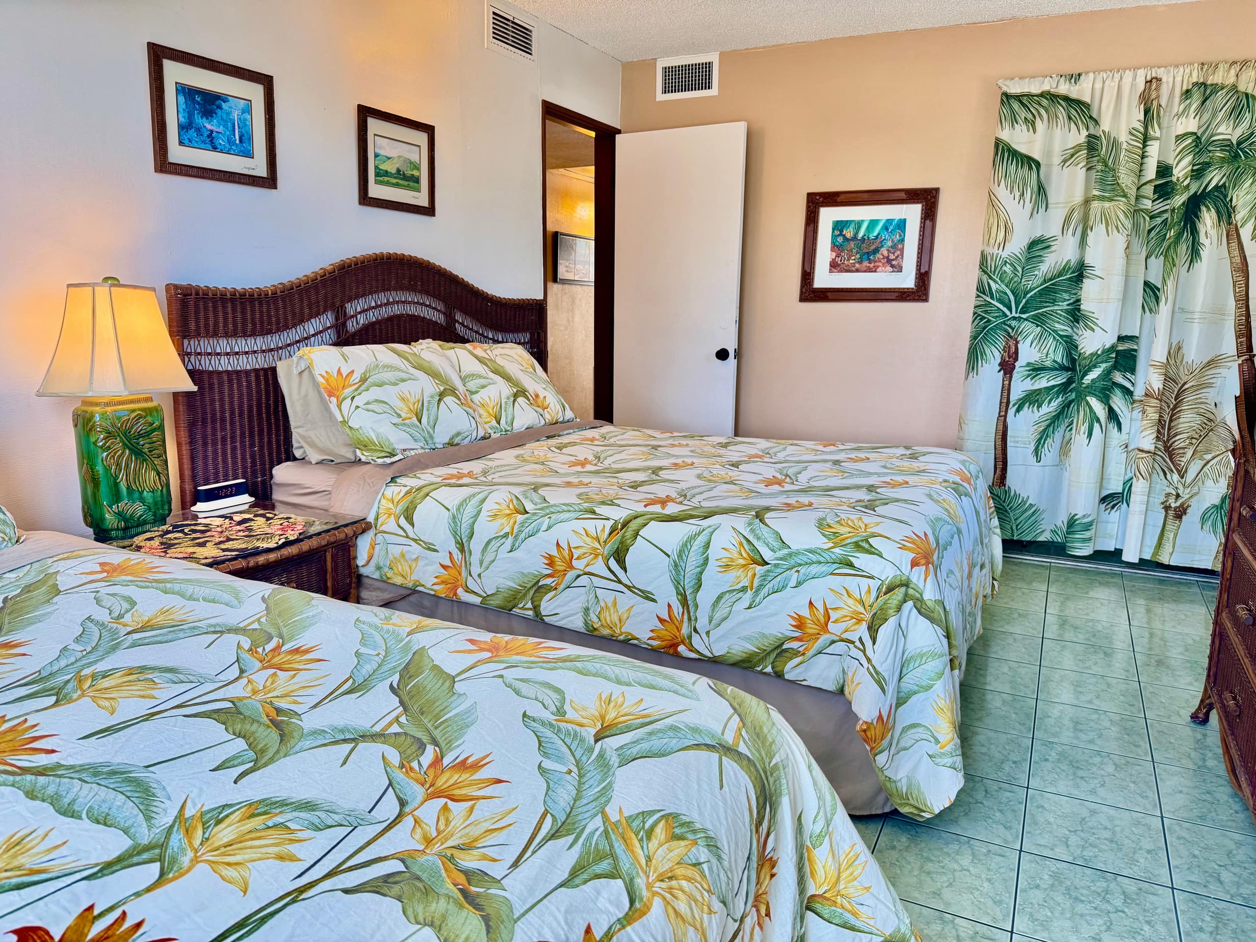 Condo in Honolulu · ★4.88 · 1 bedroom · 2 beds · 1 private bath - Image 18