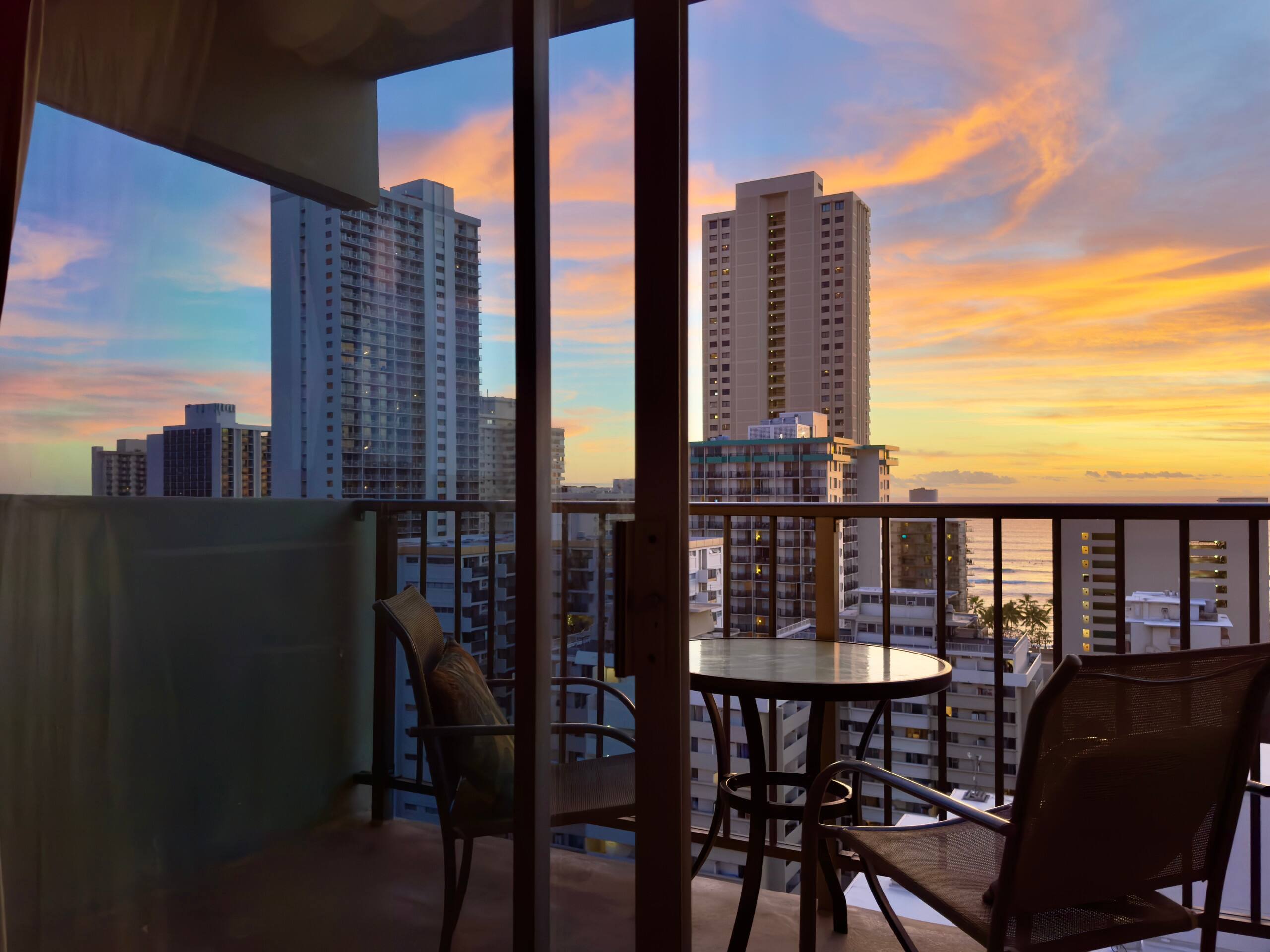 Condo in Honolulu · ★4.88 · 1 bedroom · 2 beds · 1 private bath - Image 30