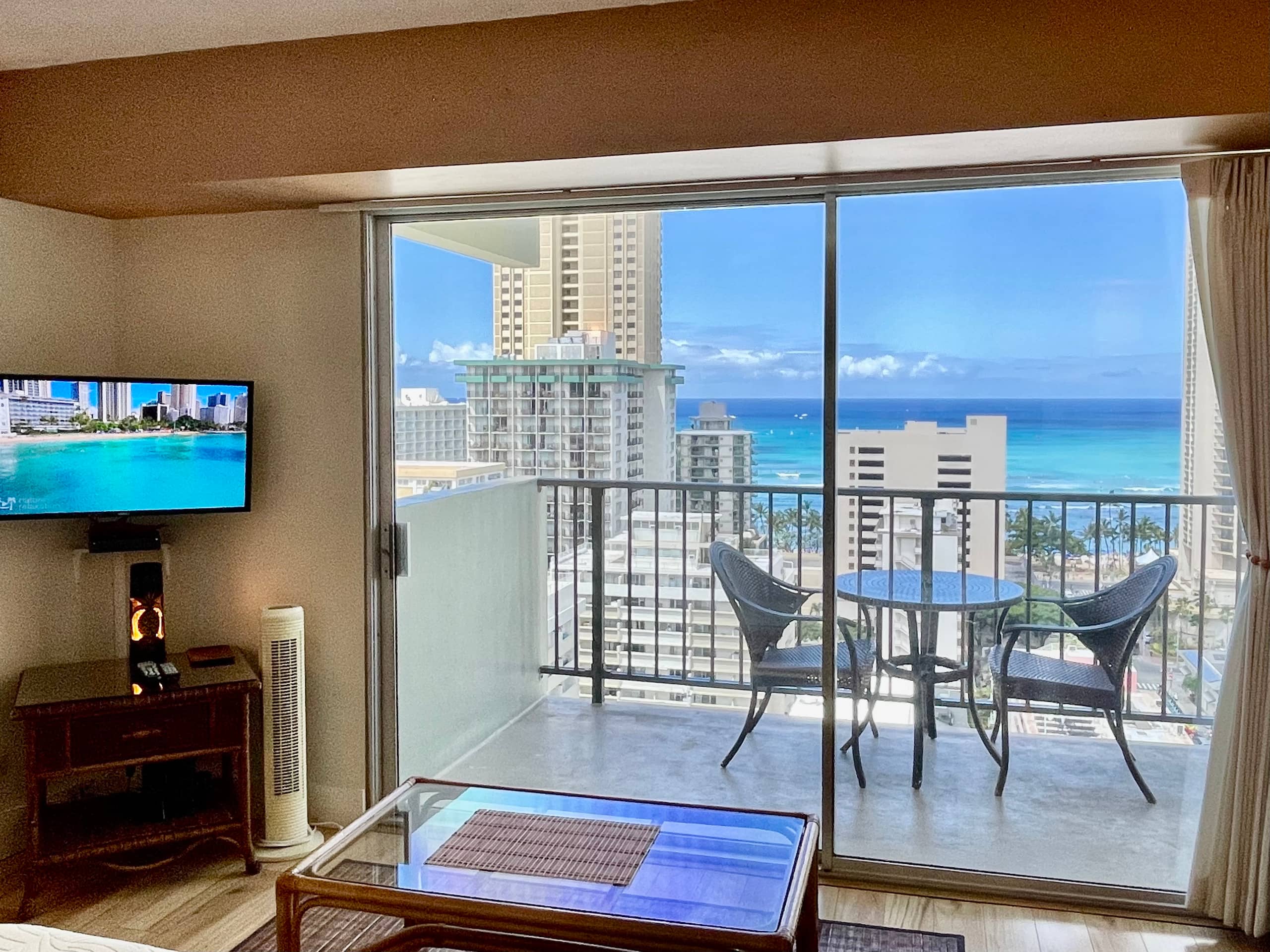 Condo in Honolulu · ★4.88 · 1 bedroom · 2 beds · 1 private bath - Image 6