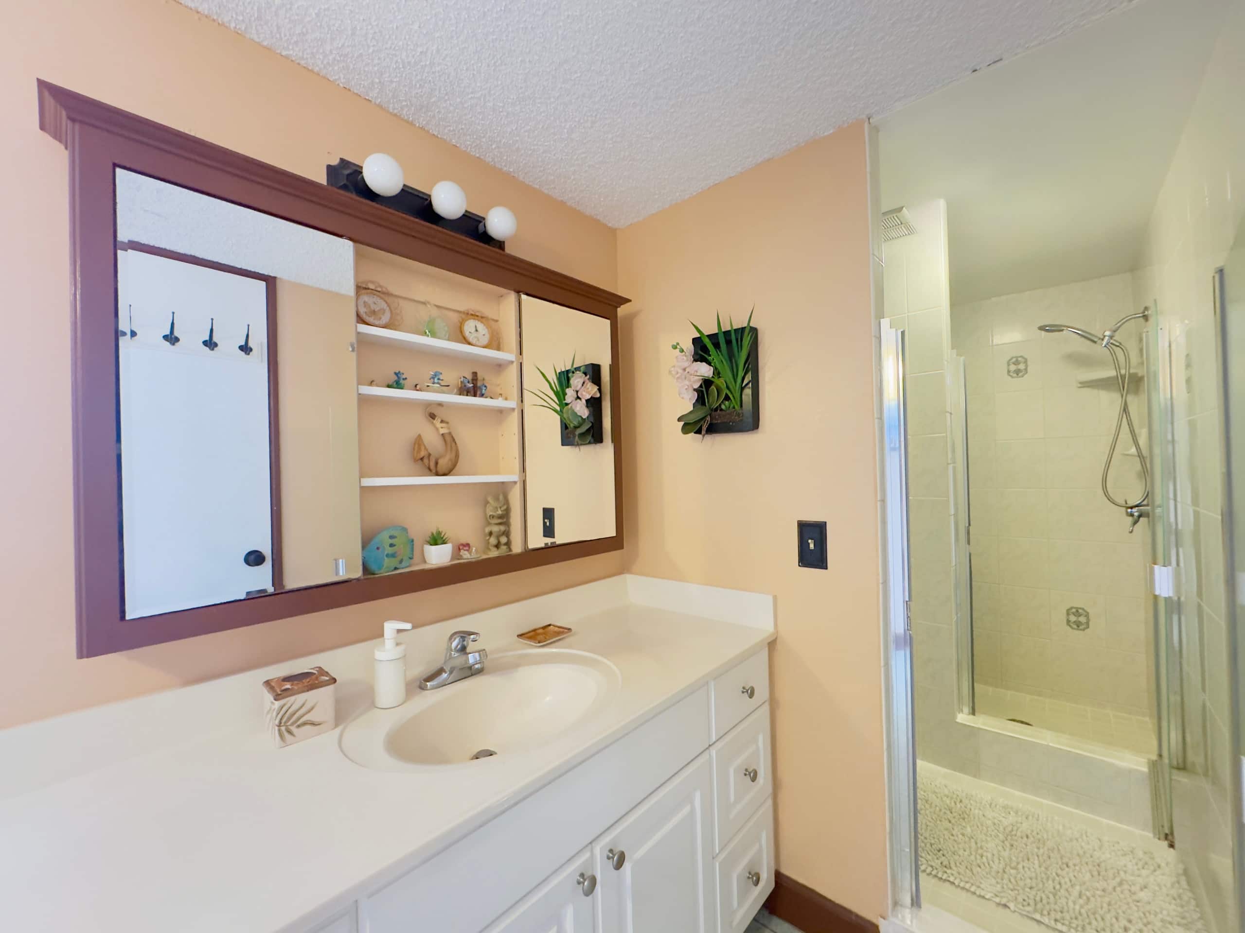 Condo in Honolulu · ★4.88 · 1 bedroom · 2 beds · 1 private bath - Image 26