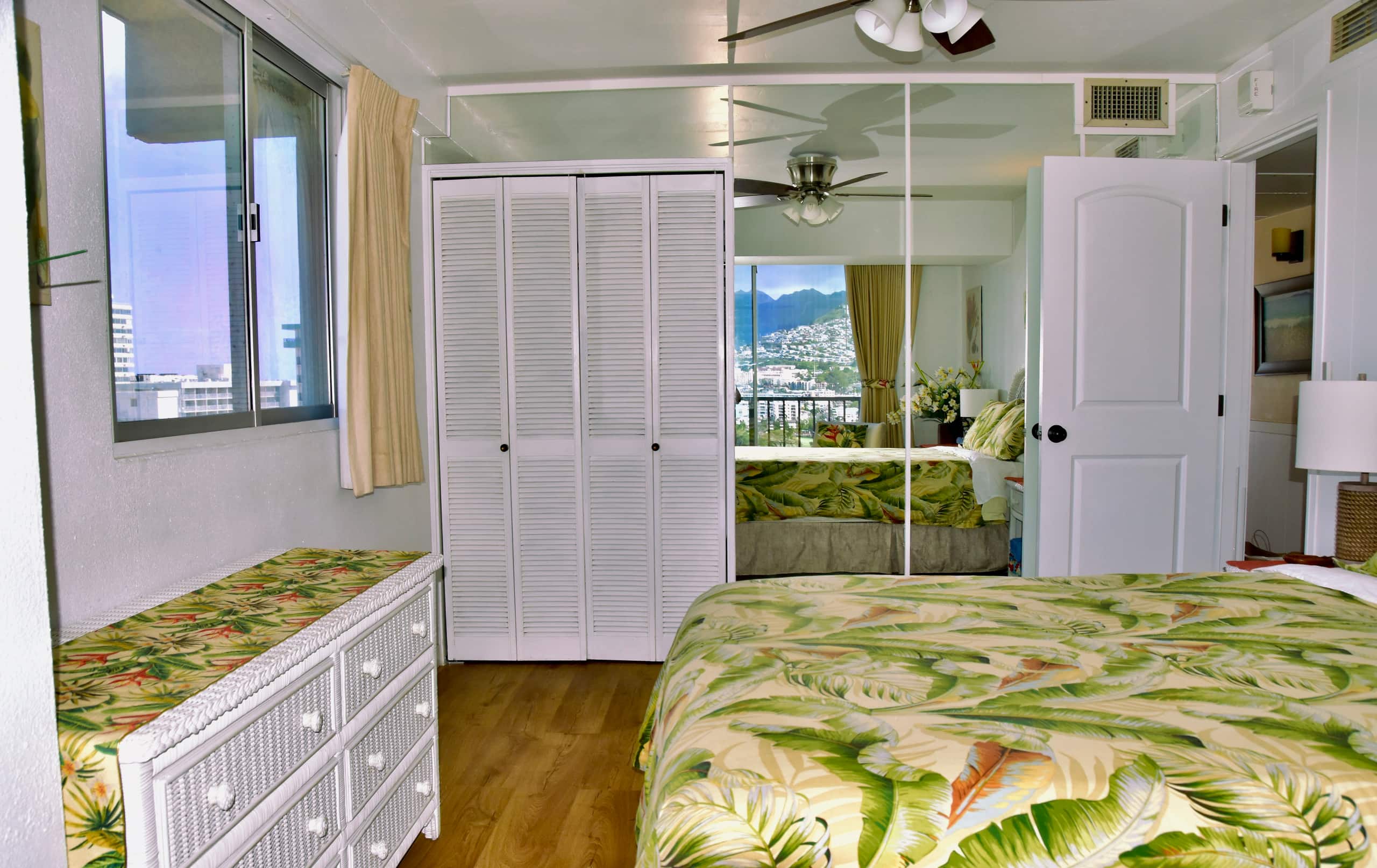 Condo in Honolulu · ★4.88 · 1 bedroom · 2 beds · 1 private bath - Image 21