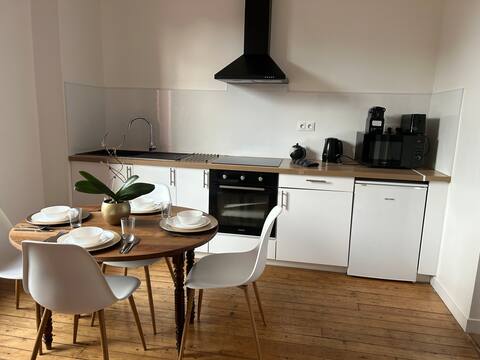 Parisian getaway, fully equipped apartment, train station 2’away