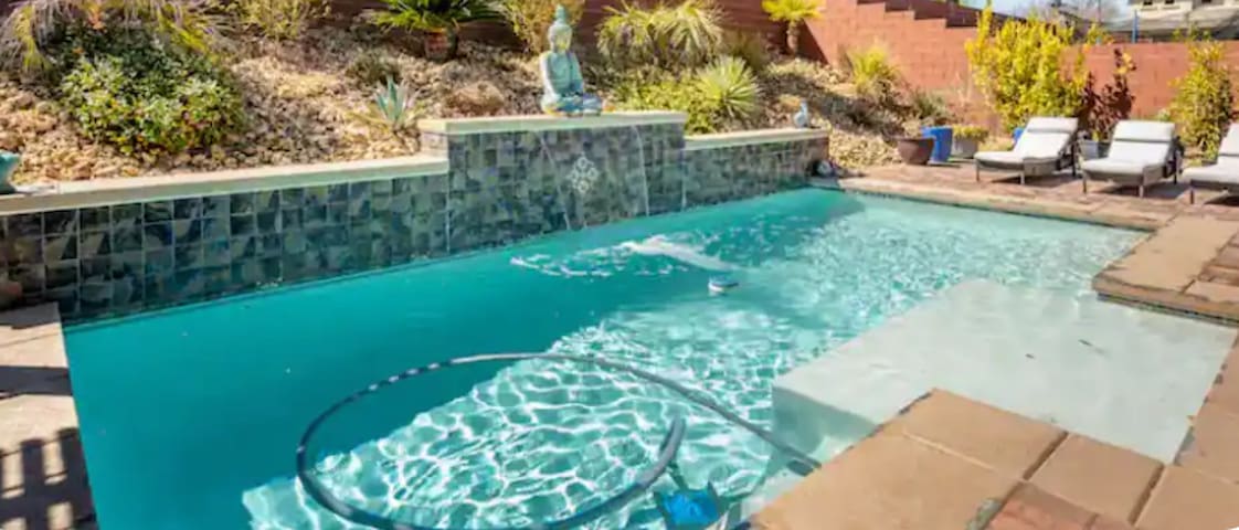 Resort home w/pool, 5 beds 3 bath, sleeps 8