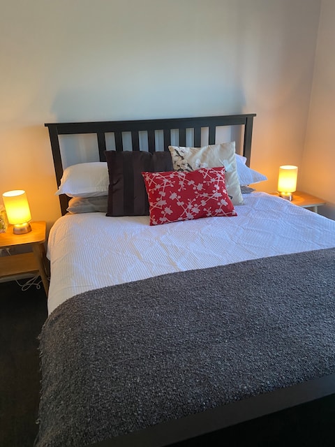 Popular Airbnb listing: Eton Apartment Tuggeranong-Modern 1 bedroom escape in Australian Capital Territory