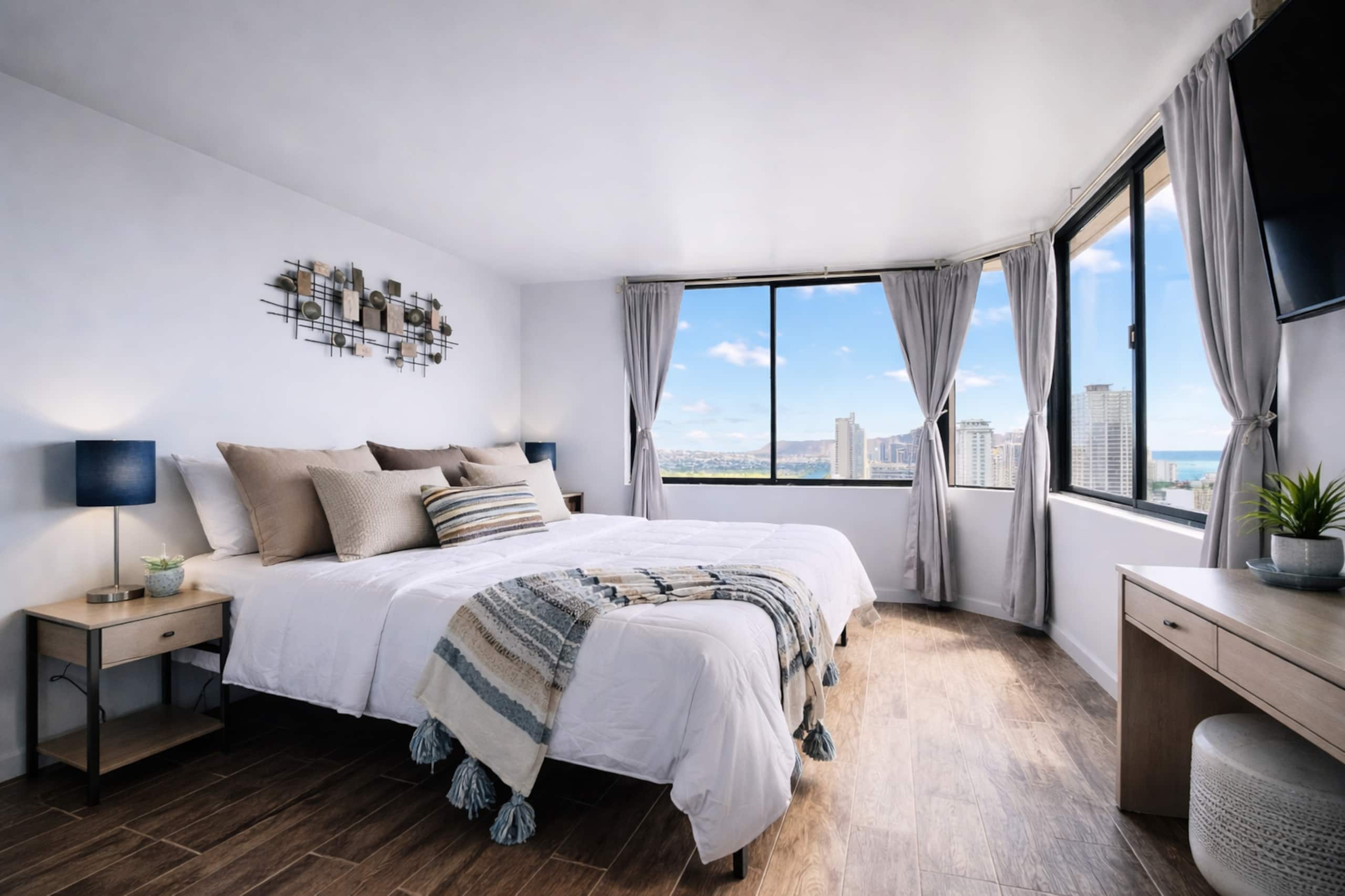 Condo in Honolulu · ★4.89 · Studio · 1 bed · 1 private bath - Image 3