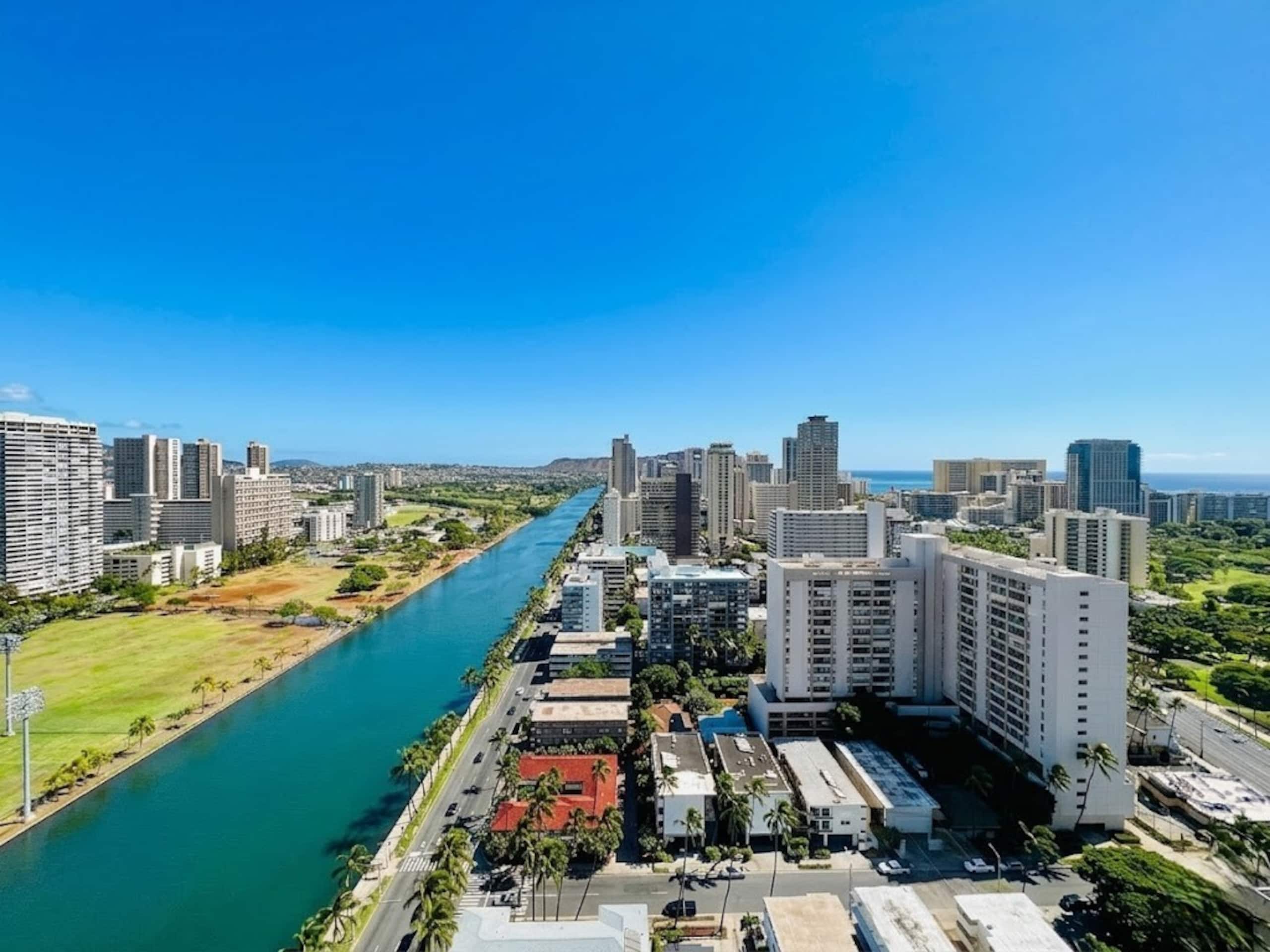 Condo in Honolulu · ★4.89 · Studio · 1 bed · 1 private bath - Image 22