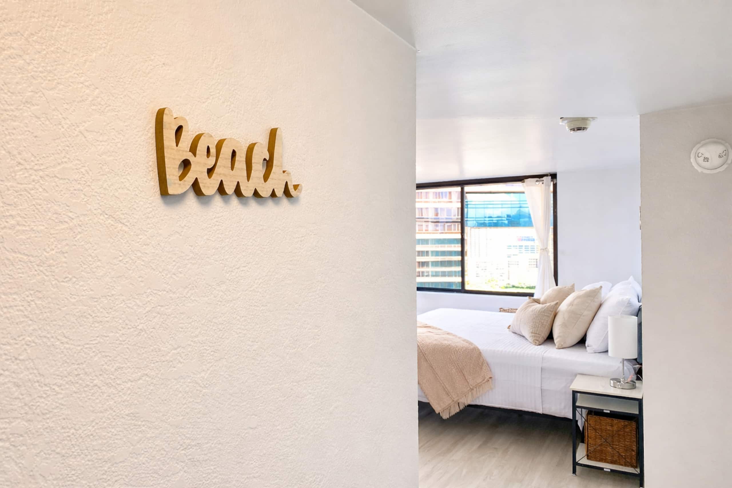 Condo in Honolulu · ★4.89 · Studio · 1 bed · 1 private bath - Image 9