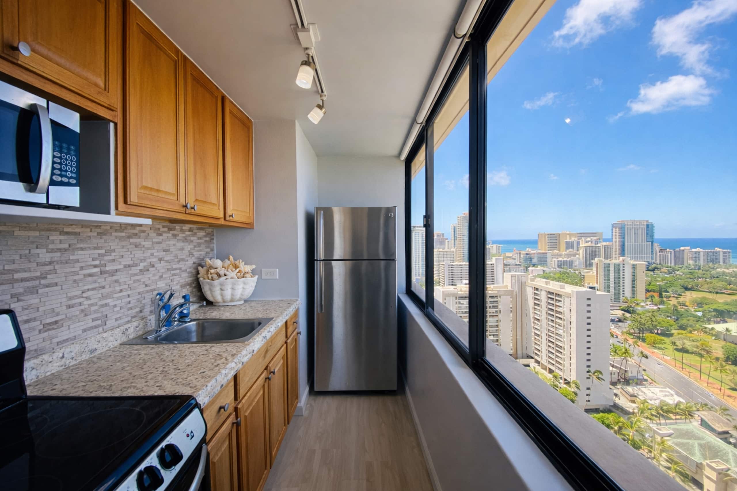 Condo in Honolulu · ★4.89 · Studio · 1 bed · 1 private bath - Image 10