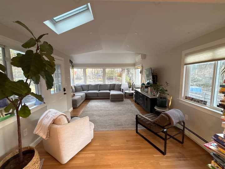Spacious 4 Bedroom Home – Kid & Adult Friendly. - Boston, MA