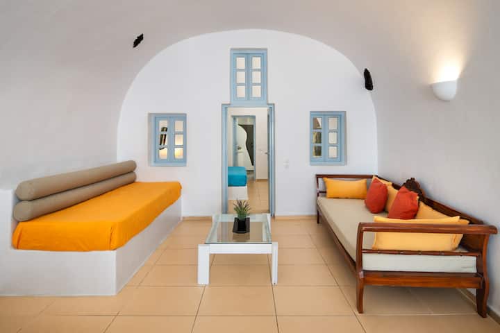 Rock Cave House - Oia