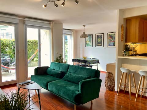 Terrace and garden 20 minutes from central Paris