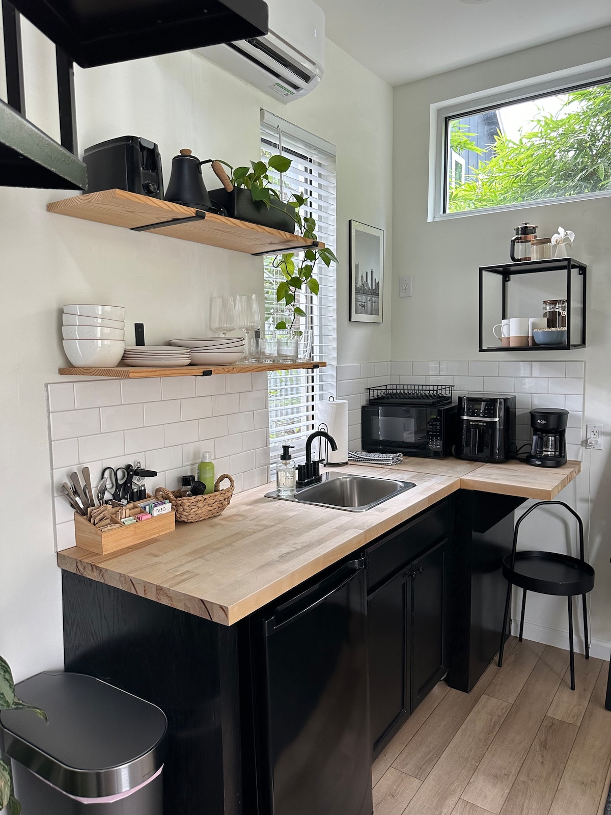 Modern Oasis | Walk to Rainey St. | Balcony