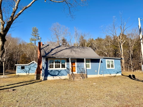 Creek cabin with plenty of wide open spaces!
