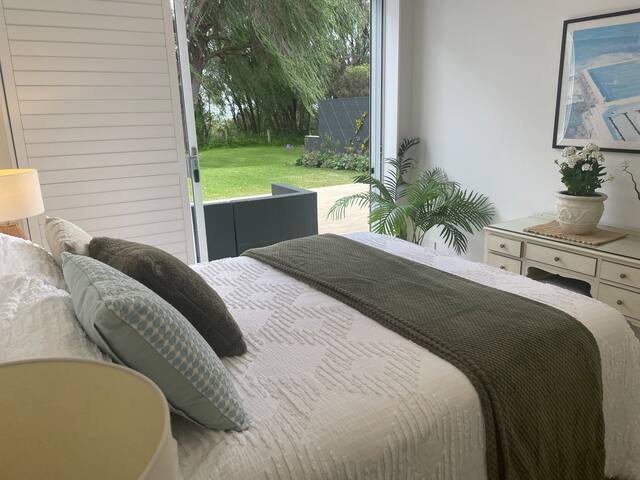 Azure Luxury Beachfront Retreat gallery image 3