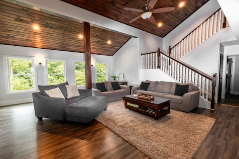 Popular Airbnb listing: Top 1% House*Hot Tub*Game Room*5 bedroom*Sleep 15 in Asheville