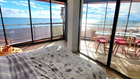 Best view of Palavas. 4 bay windows with sea view