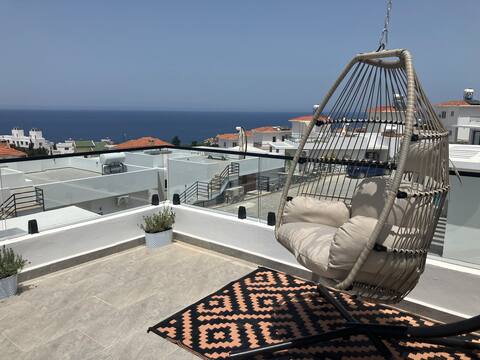 3 bed villa with pool, near sea