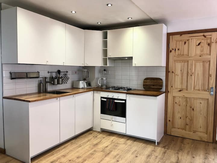 Family-friendly House With Garden And Workspace - London, UK