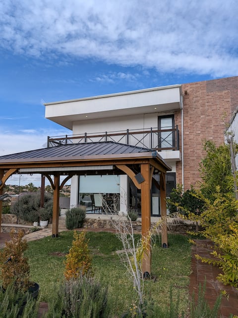 White Zen House at Rancho Tecate