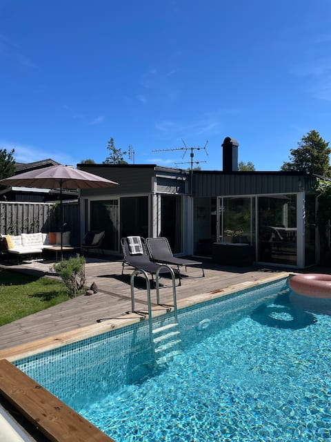 Cabin in Österlen with pool & very close to the beach