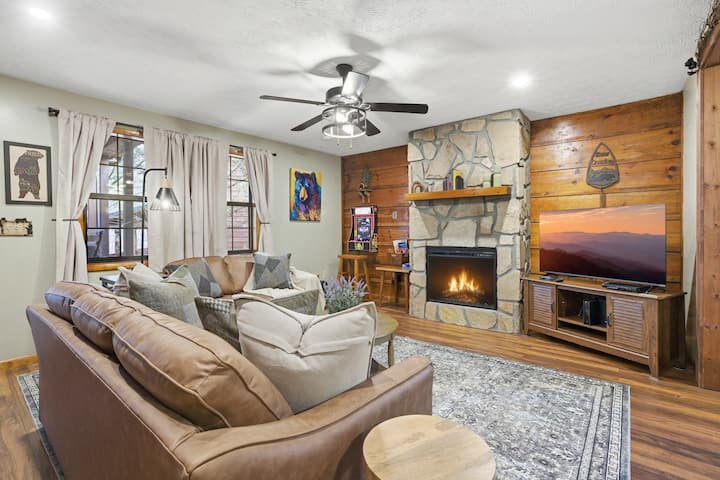 Cute Mtn Cabin W/screened Porch! Quick 2mi To Pkwy - Sevierville, TN