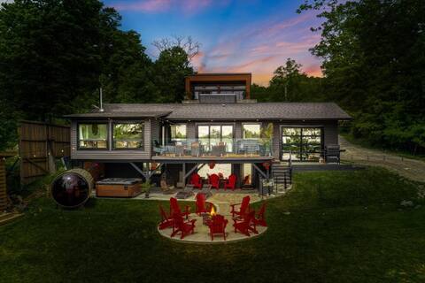 Bulloch’s Retreat with Hot Tub & Sauna