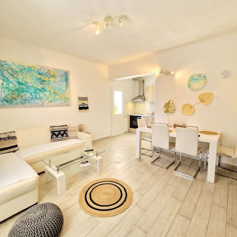 Successful Airbnb property: Spacious Splash of colours apartment in Grad Hvar