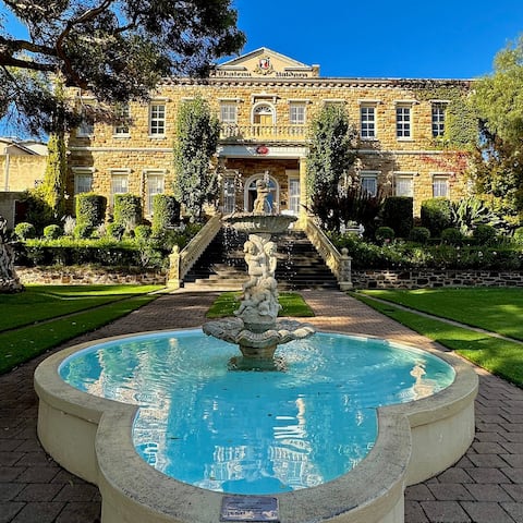 Yaldara House - House next to a Chateau