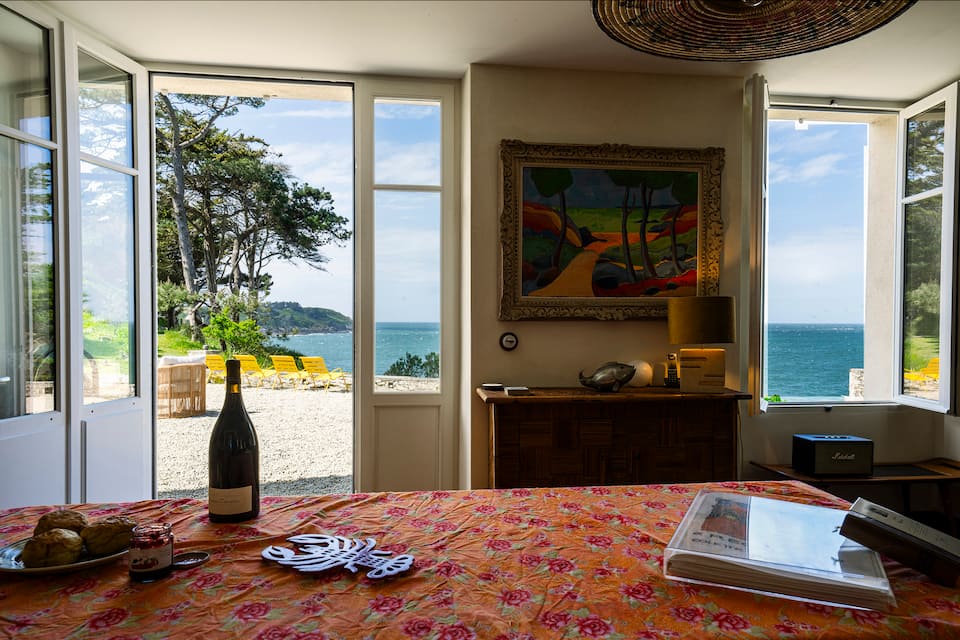 Villa de Colette, a family house above the beach, Saint-Coulomb, Brittany, France, photo 5 of 10