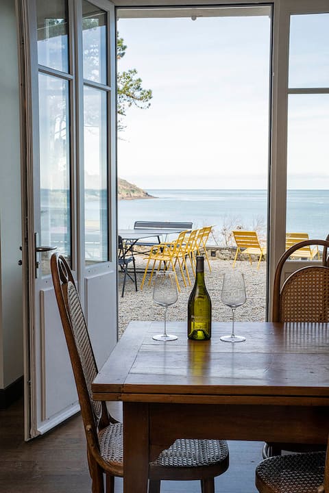 Propriété Airbnb réussie: Oceanfront • Beach Access • Quiet • Free Charging Station à Saint Coulomb