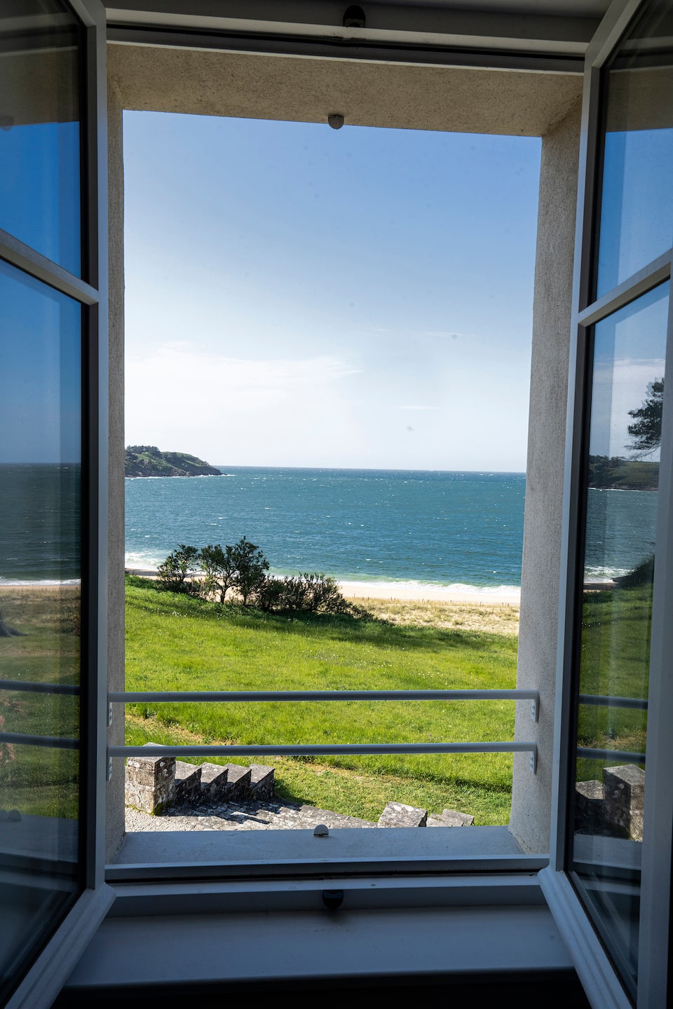 Villa de Colette, a family house above the beach, Saint-Coulomb, Brittany, France, photo 7 of 10