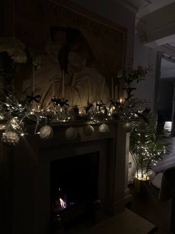 Elegant Knightsbridge Townhouse | 3BD 3BA | Patio gallery image 3