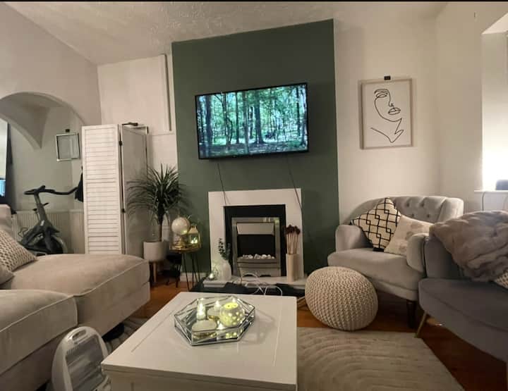 Double Room In 3-bed Cute Terrace Cottage, N Warks - Nuneaton