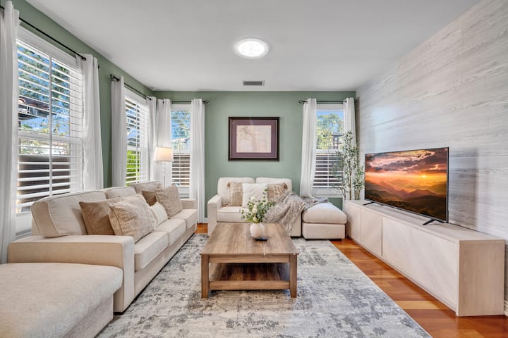Elegant 4br Irvine Gem | Gated Community M#41333 - Tustin, CA