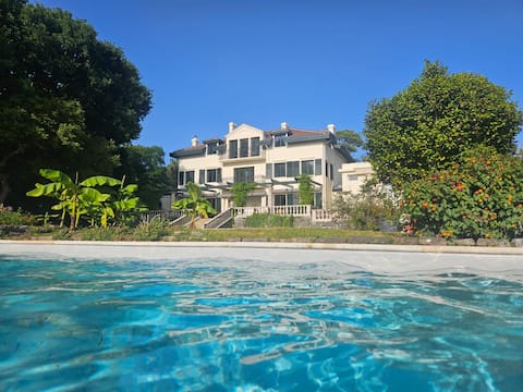 Stunning seaview 4 BR villa : heated pool/parking