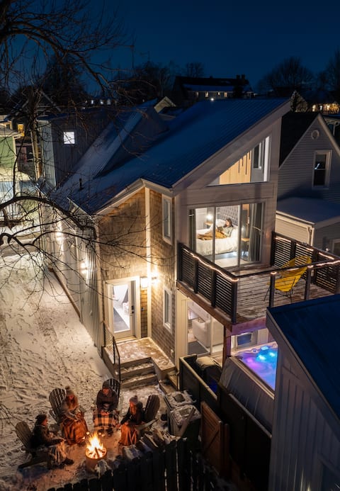 Bishop House. Sleeps 8. Downtown with Hot Tub!